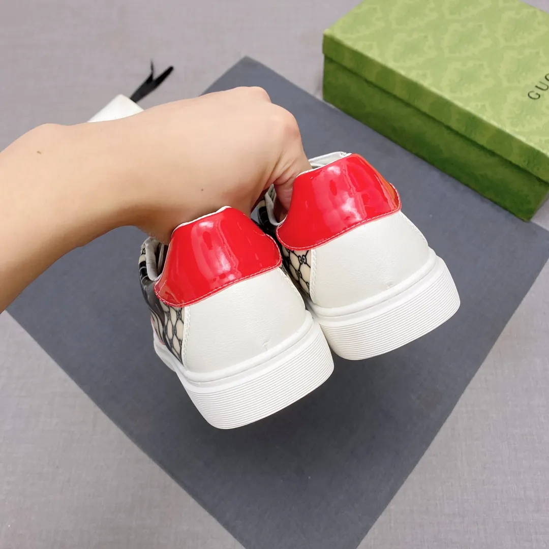 p380 【GUCCI】Gucci men’s casual shoes are absolutely popular 🔥The ultimate matching item for handsome men! The charm of super texture is irresistible, the main recommendation, the flower leather color is bright! The upper is made of high-quality fabrics, the leather lining is used for the feet, and the wear-resistant rubber sole is noble and elegant! Extremely comfortable🎁🎁You can be as handsome as you want💪 Size 38-44! No. 061